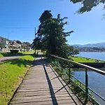 Casa De Madera Sobre El Mar Casa de Férias