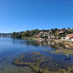 Casa De Madera Sobre El Mar *