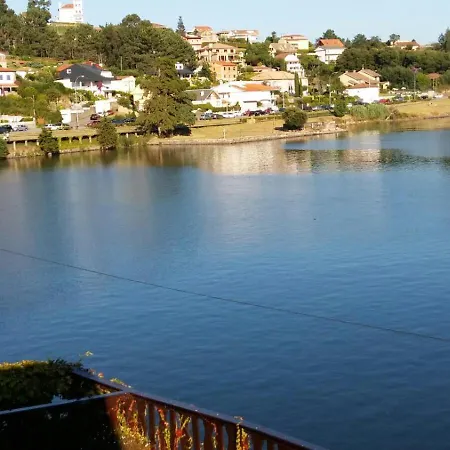 Casa De Madera Sobre El Mar *