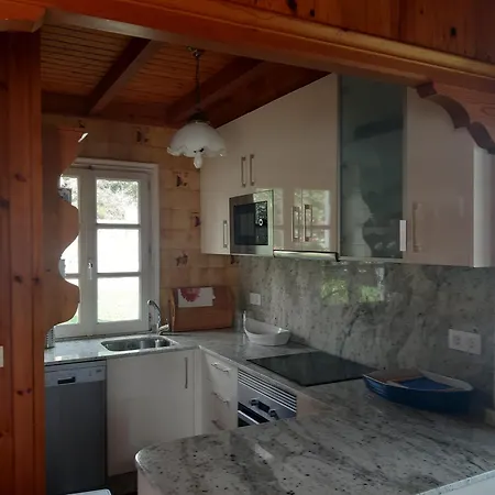 Casa De Madera Sobre El Mar *