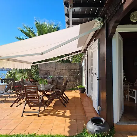 Hébergement de vacances Casa De Madera Sobre El Mar *