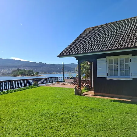 Casa De Madera Sobre El Mar * Nigran
