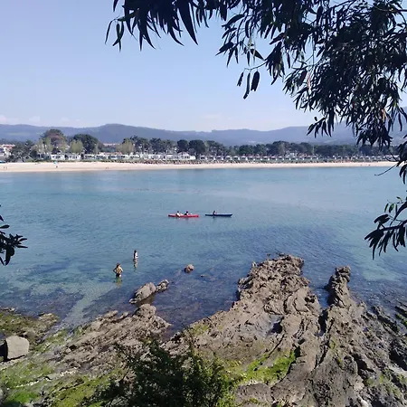 Casa De Madera Sobre El Mar