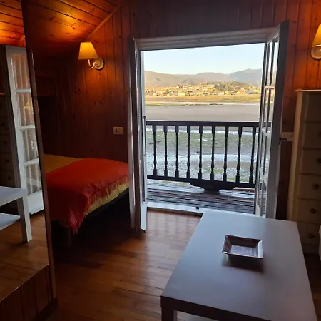 Casa De Madera Sobre El Mar Nyaraló Nigrán