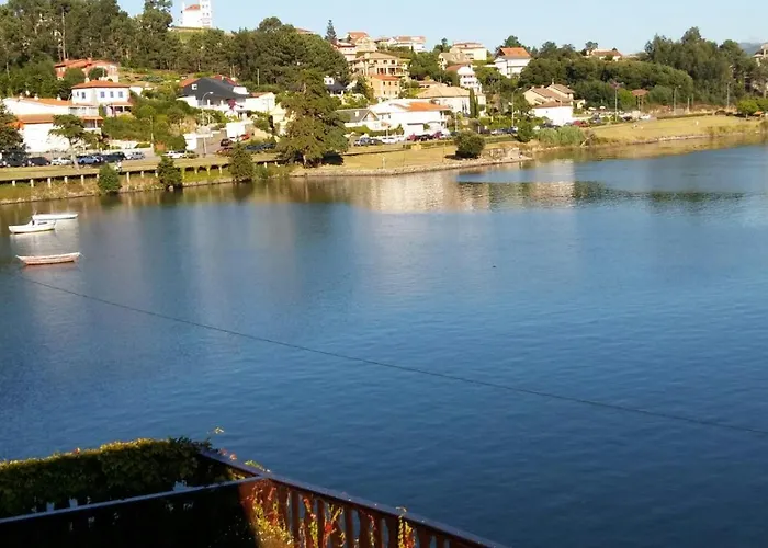 Casa De Madera Sobre El Mar *