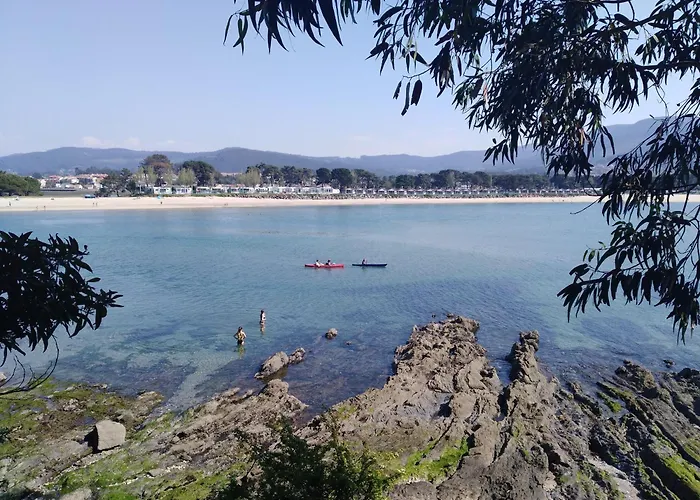 Casa De Madera Sobre El Mar