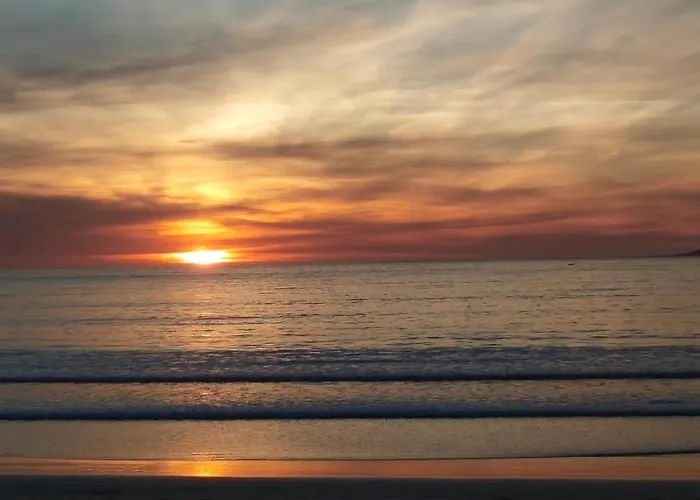 Casa De Madera Sobre El Mar *