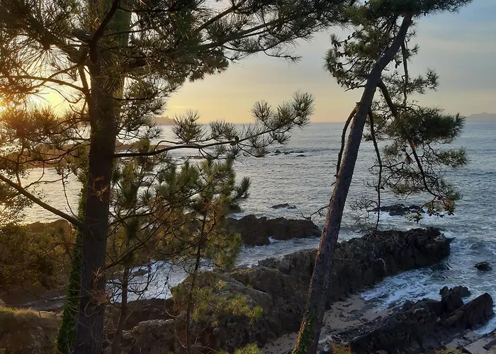 Casa De Madera Sobre El Mar