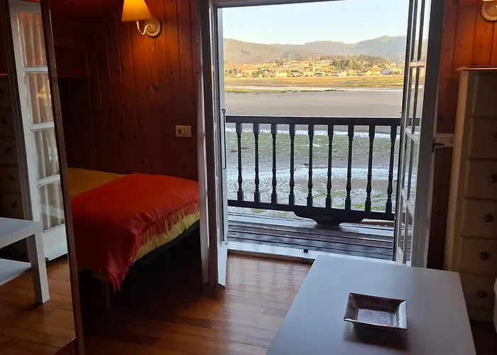 Casa De Madera Sobre El Mar Tatil Evi Nigrán