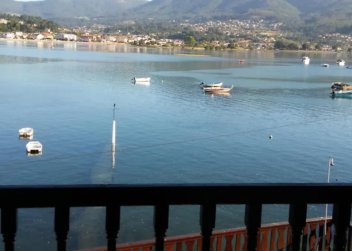 Casa De Madera Sobre El Mar Tatil Evi Nigrán